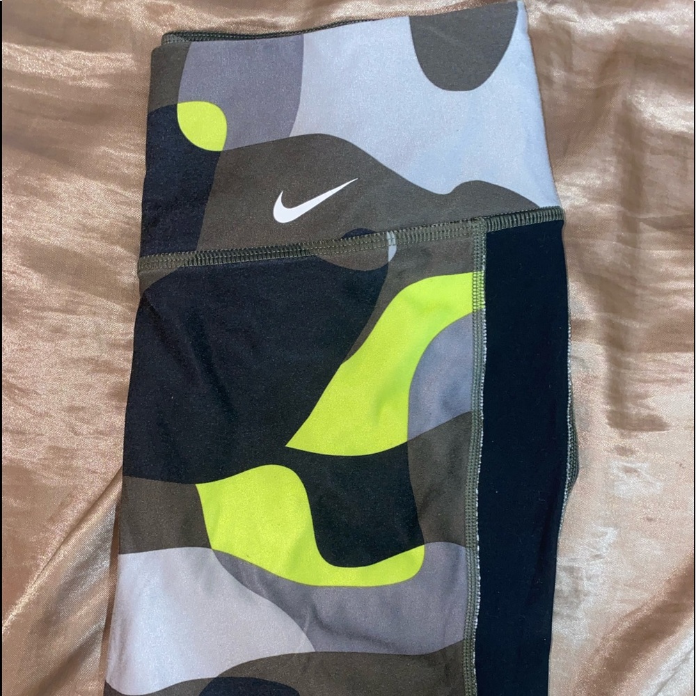 Nike pro workout leggings